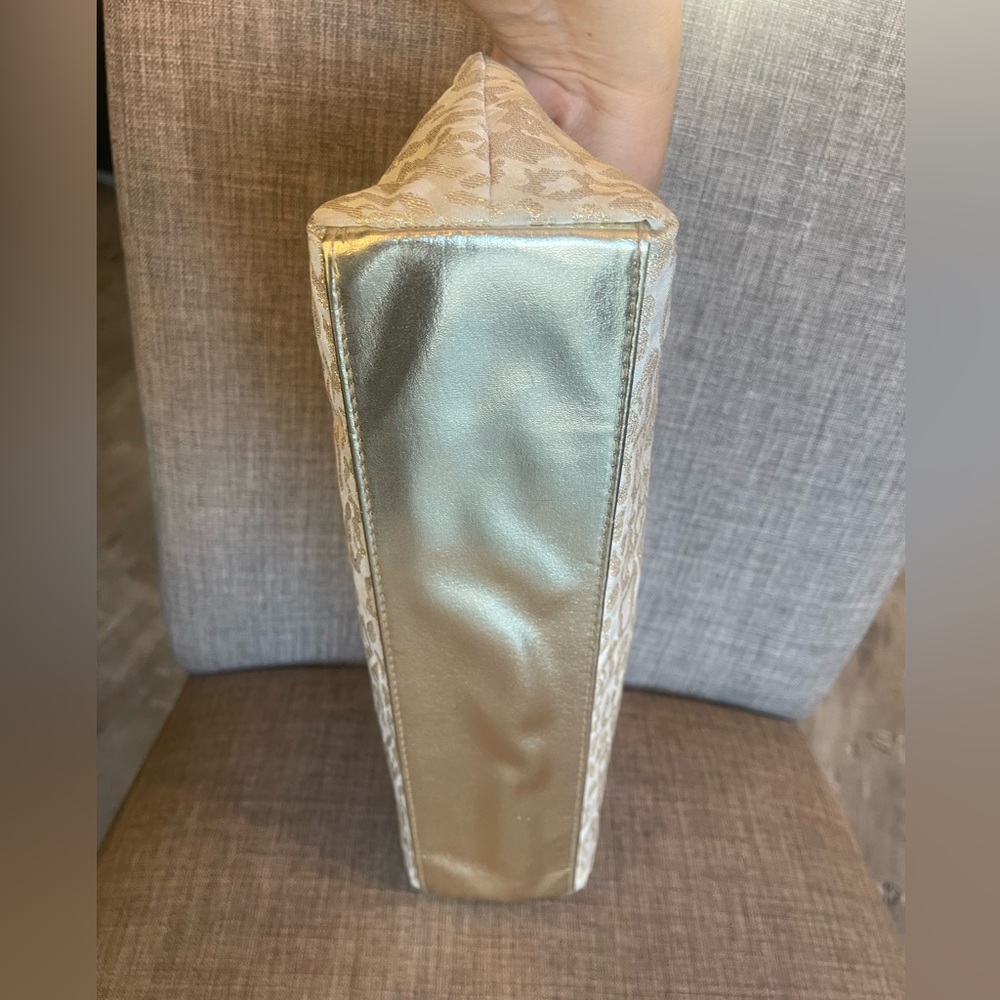 Gold Insulated Wine Bag with Chain - Picture 3 of 7